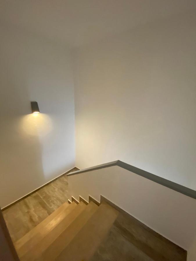 Appartement Friendly House à Lagos Extérieur photo
